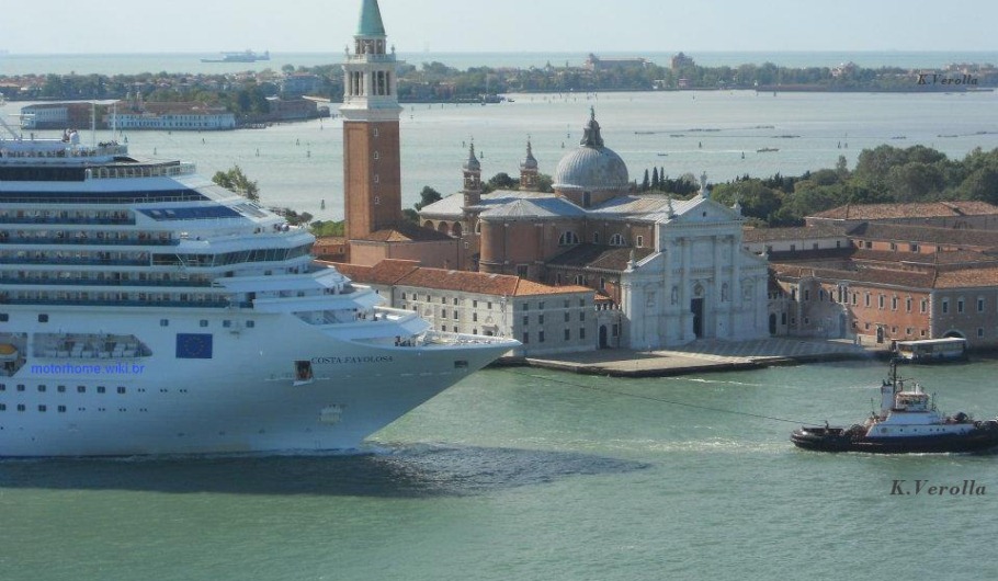 Rebocando em Veneza.